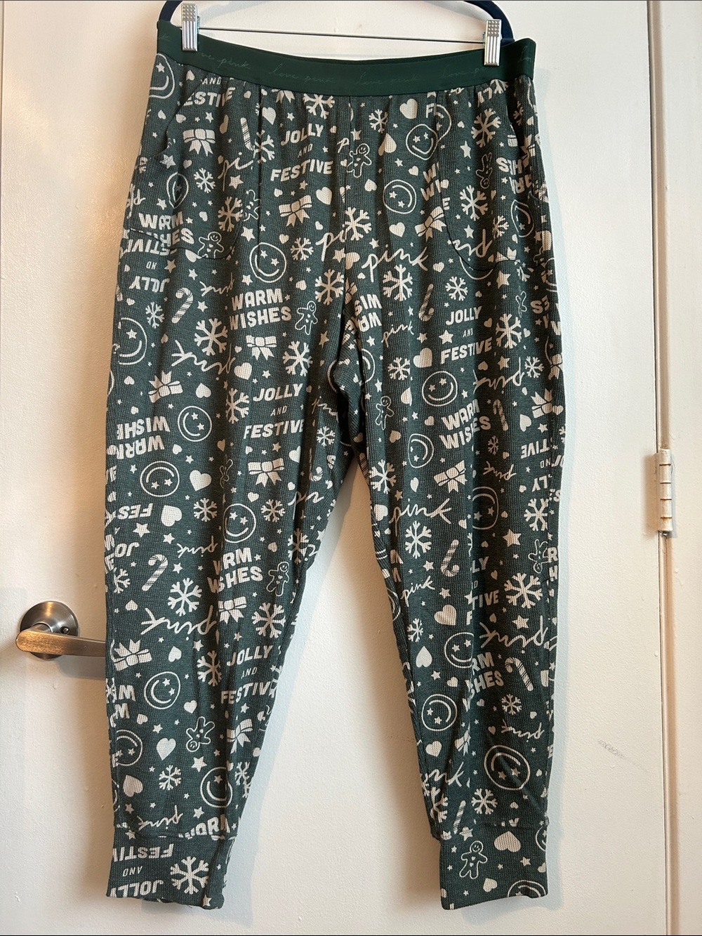 VS PINK Green Holiday Print Jogger PJs